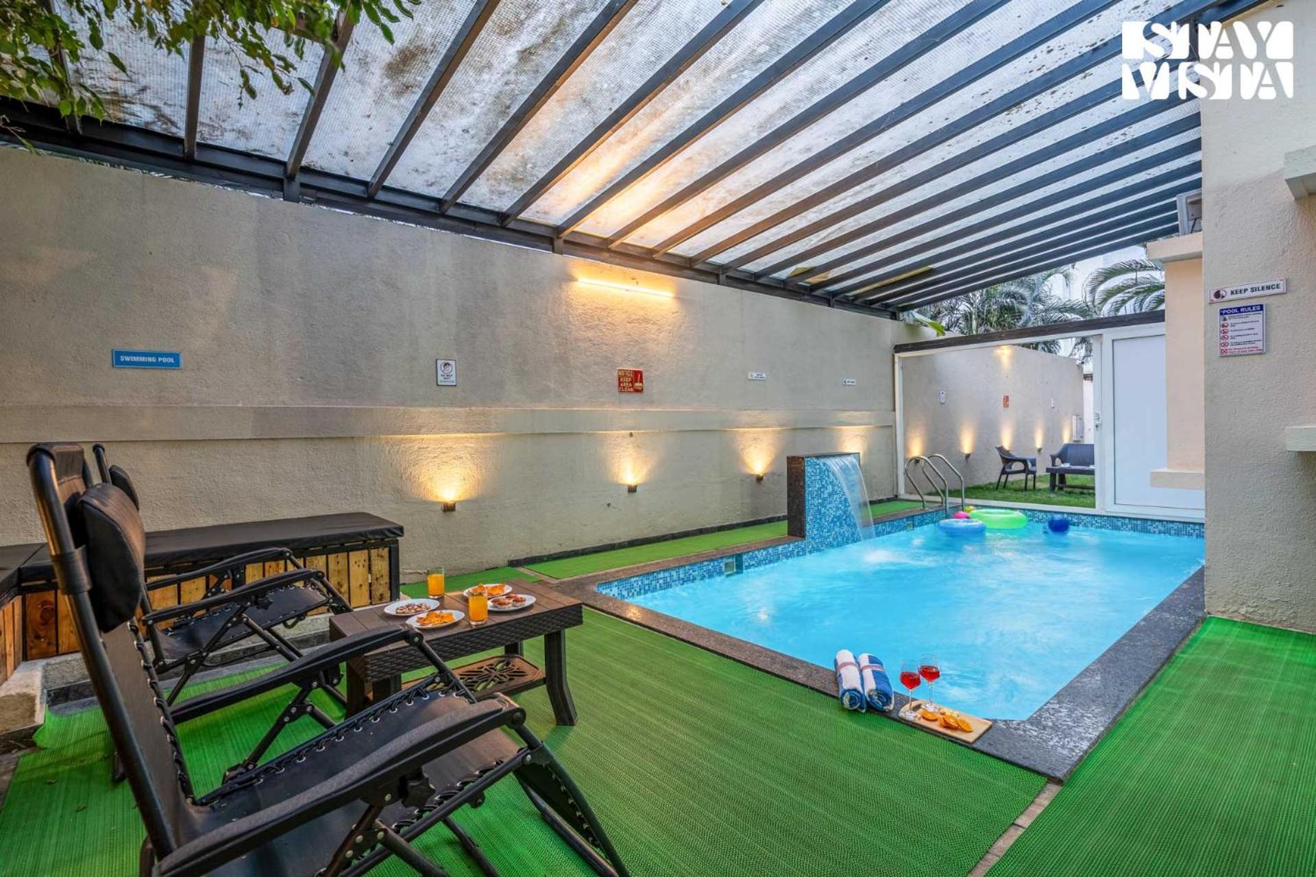 Serenity Meadows With Pool By Veo - Part Of Stayvista Нашик Екстериор снимка