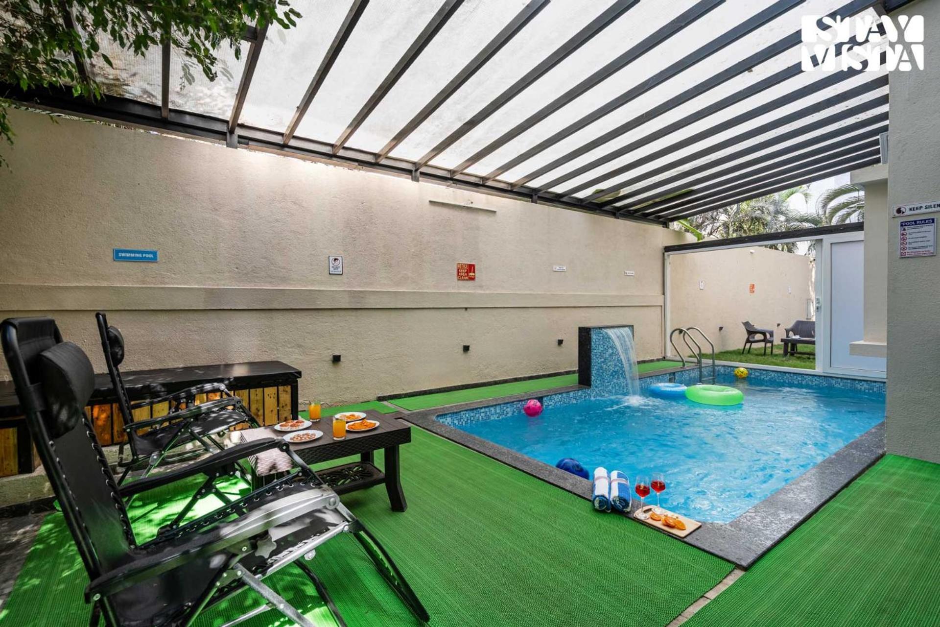 Serenity Meadows With Pool By Veo - Part Of Stayvista Нашик Екстериор снимка